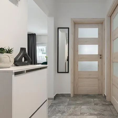 Lumina Cozy 3-room Near The Metro Station アパート ワルシャワ