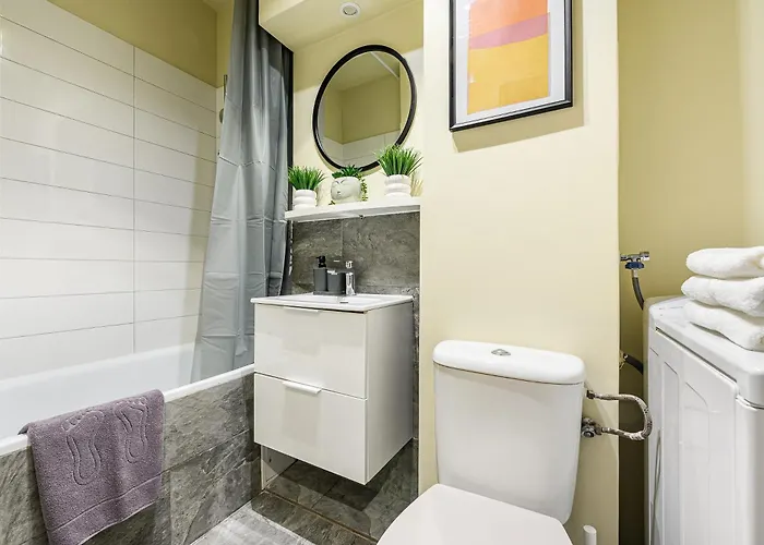 Lumina Cozy 3-room Near The Metro Station Varsovia