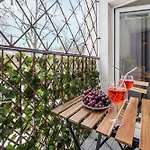 Lejlighed Lumina Cozy 3-room Near The Metro Station *