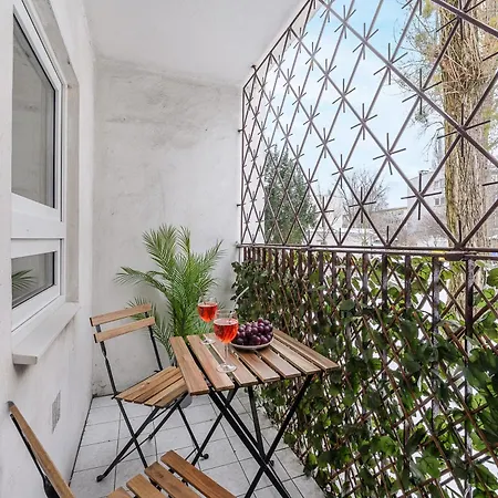 Lumina Cozy 3-room Near The Metro Station Varsavia