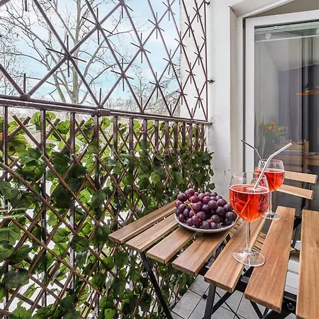 Appartement Lumina Cozy 3-room Near The Metro Station *