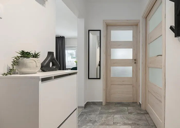 Lumina Cozy 3-room Near The Metro Station Appartement Warschau